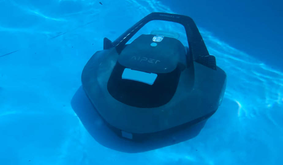 Aiper Seagull SE cordless robotic pool cleaner in operation